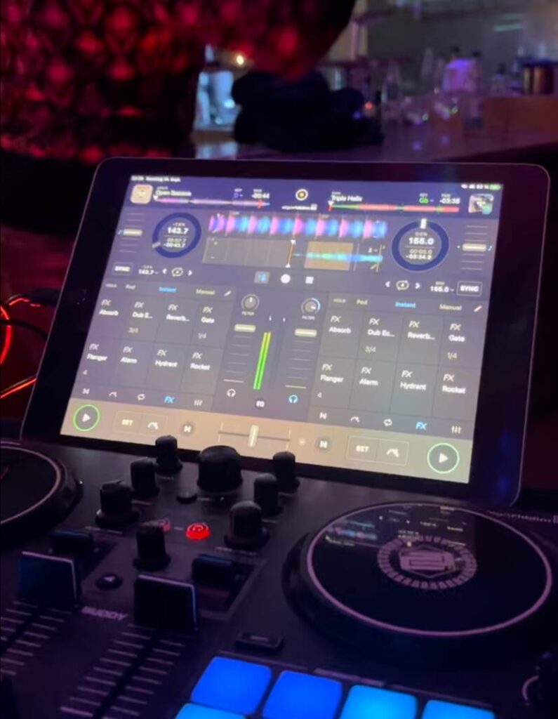 DJ Station mit Musikapp Algoriddm